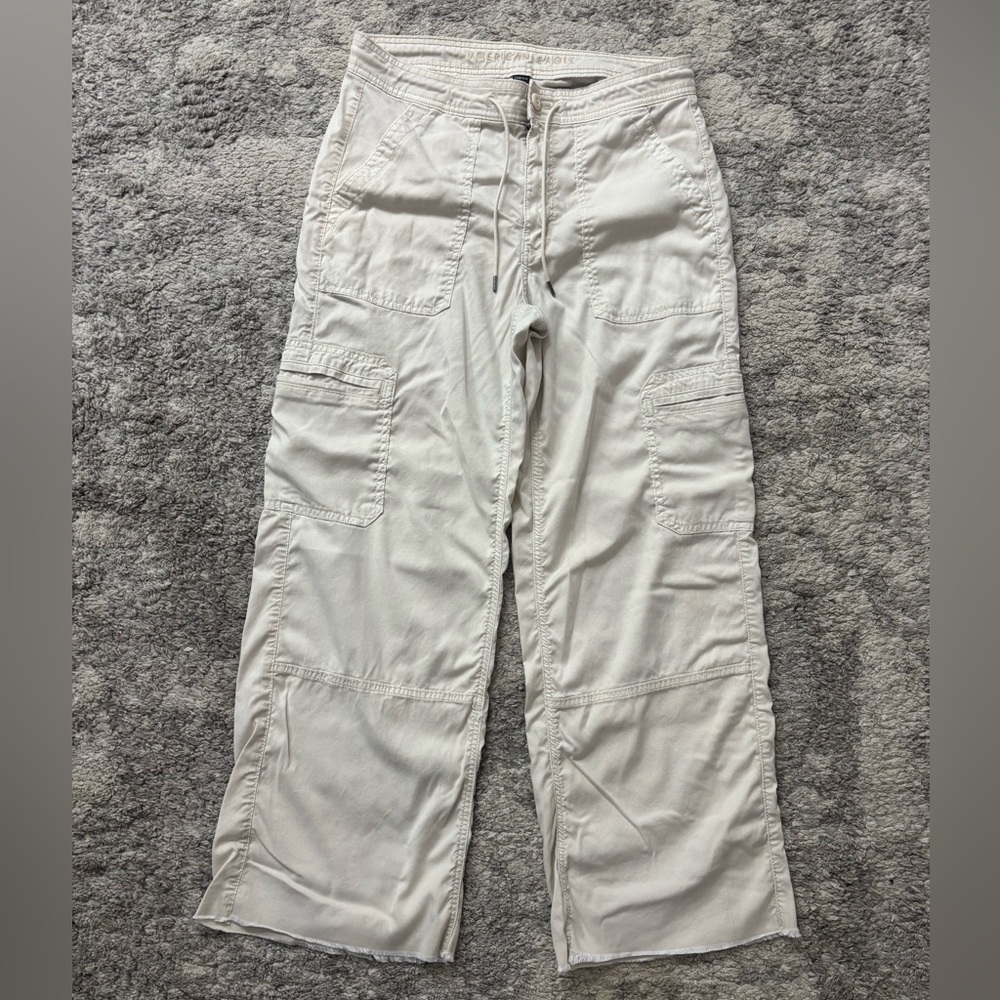 American Eagle Outfitters Cream Wide Leg Cargo Pants Woman Size 8 Trendy Boho
